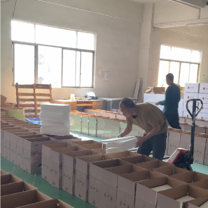 Enthüllung des sorgfältigen Verpackungsprozesses professioneller Kronleuchterhersteller