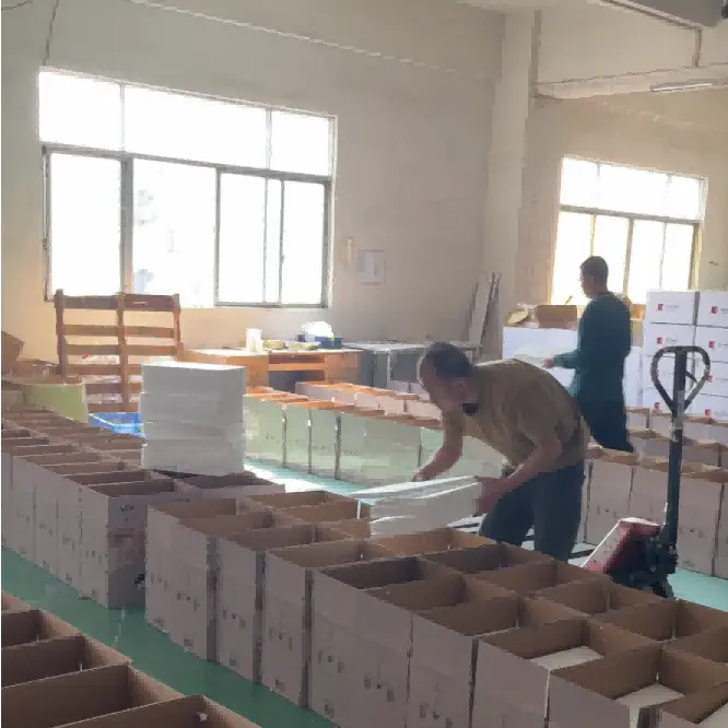 Enthüllung des sorgfältigen Verpackungsprozesses professioneller Kronleuchterhersteller
